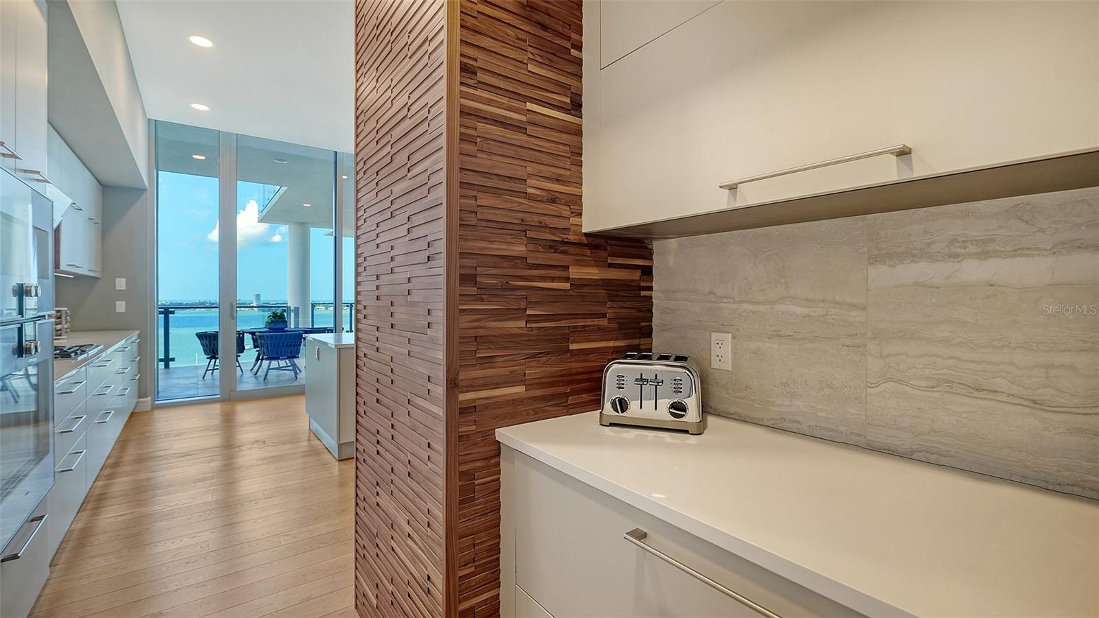 A4665044 Property Photo