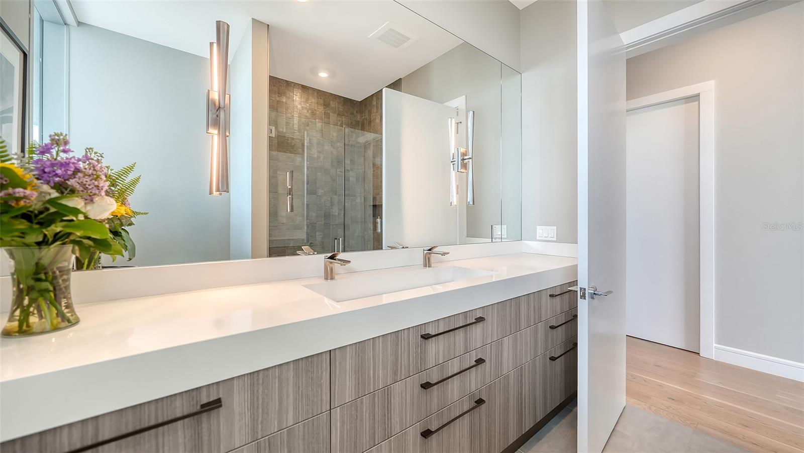 A4665044 Property Photo