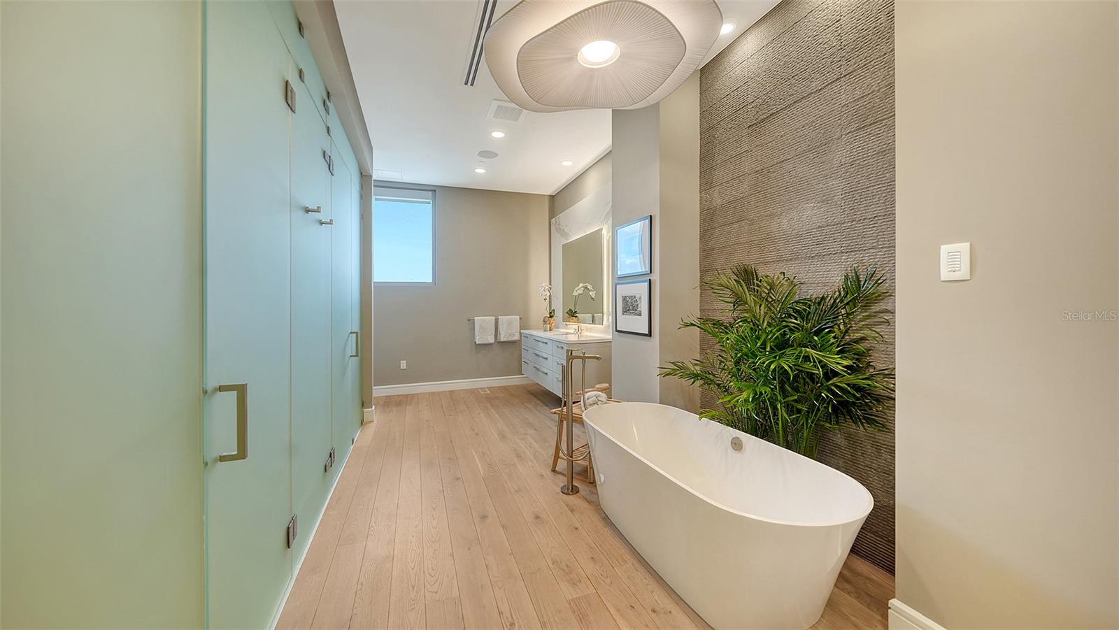 A4665044 Property Photo