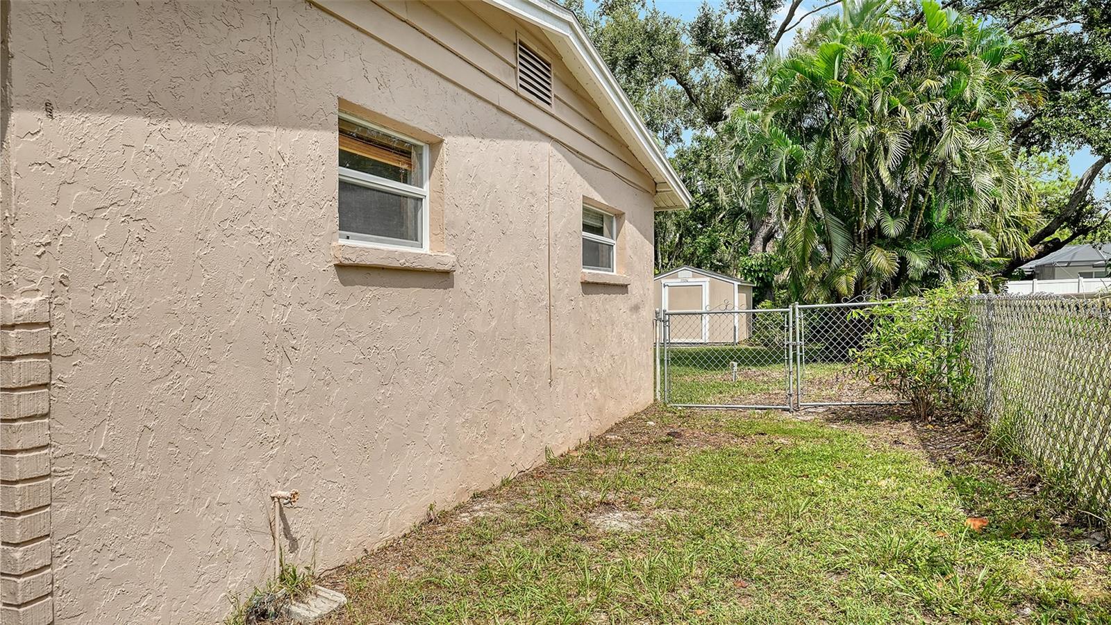 A4665046 Property Photo