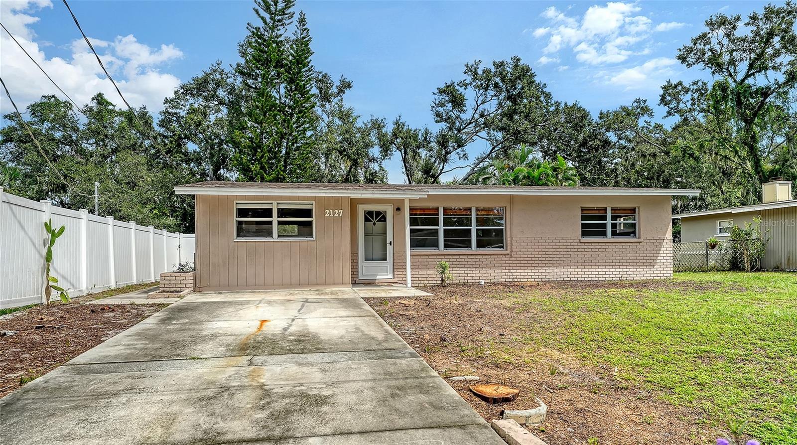 A4665046 Property Photo