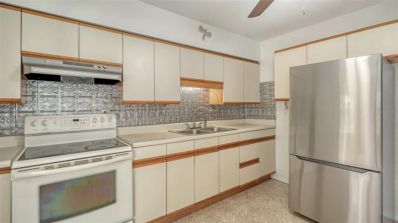 A4665046 Property Photo