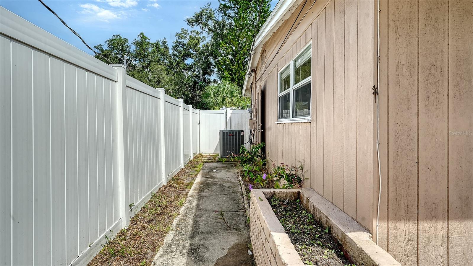 A4665046 Property Photo