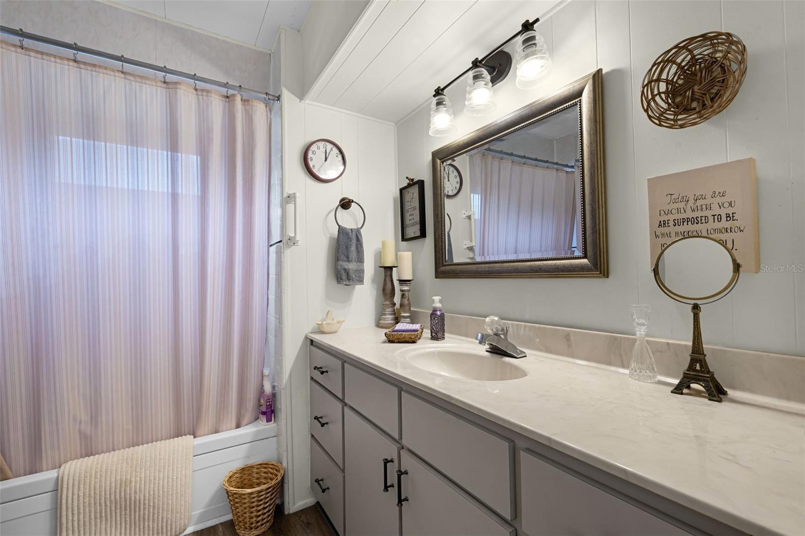 O6344203 Property Photo