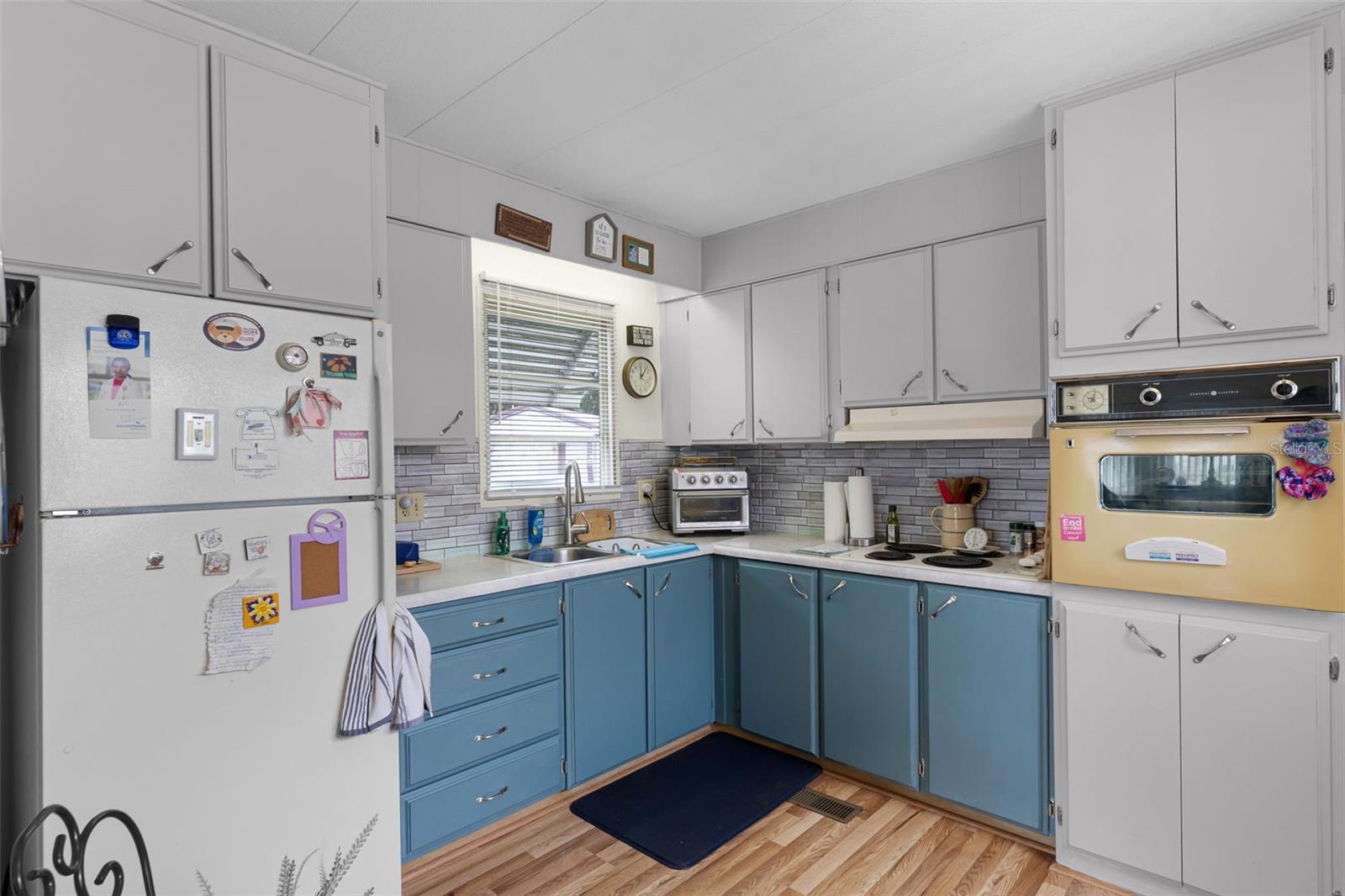 O6344203 Property Photo