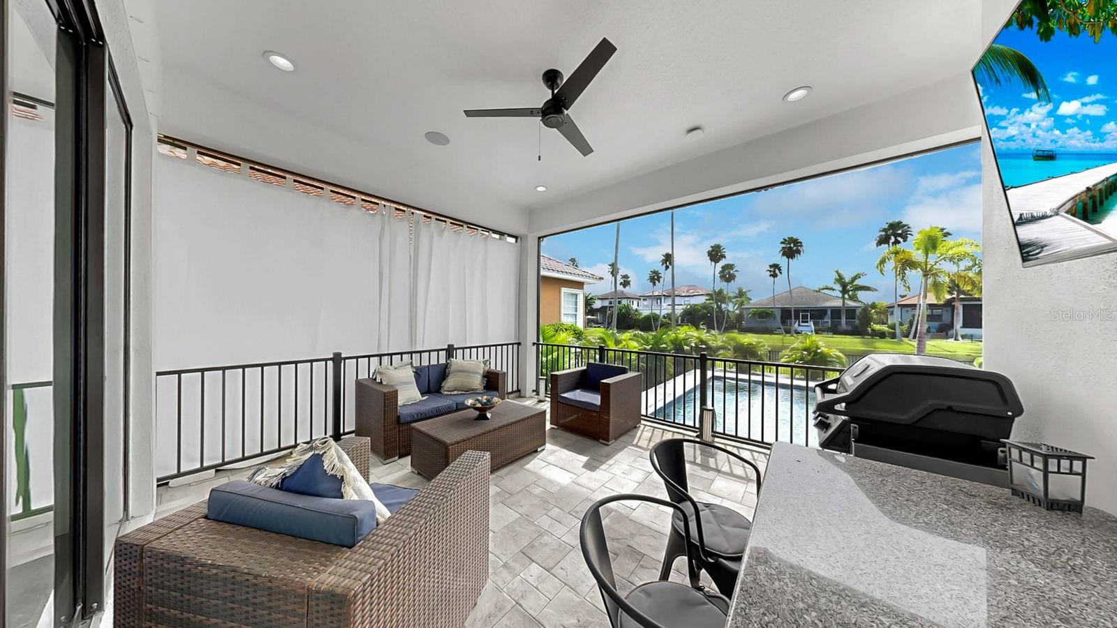 Lanai with panoramic screen