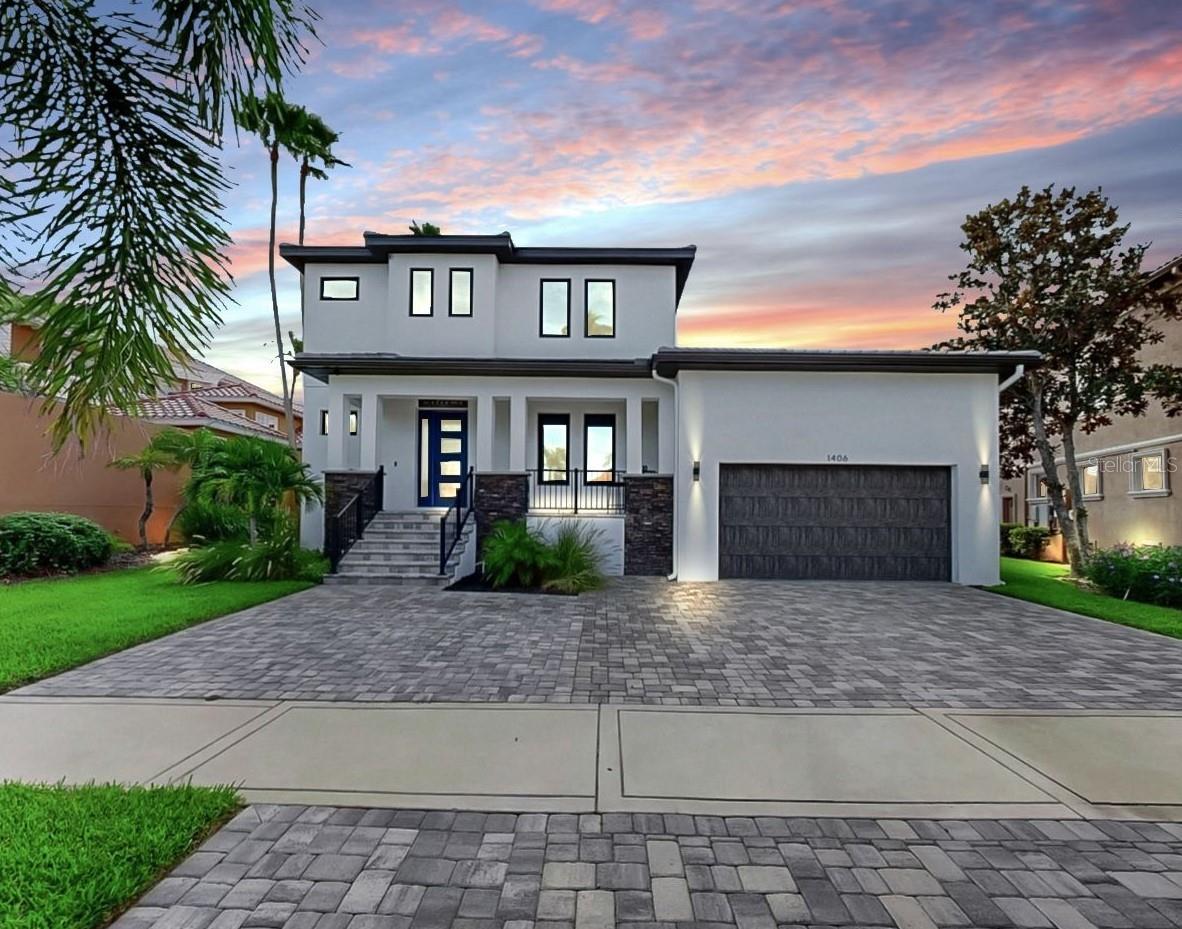 Large driveway for 4 cars