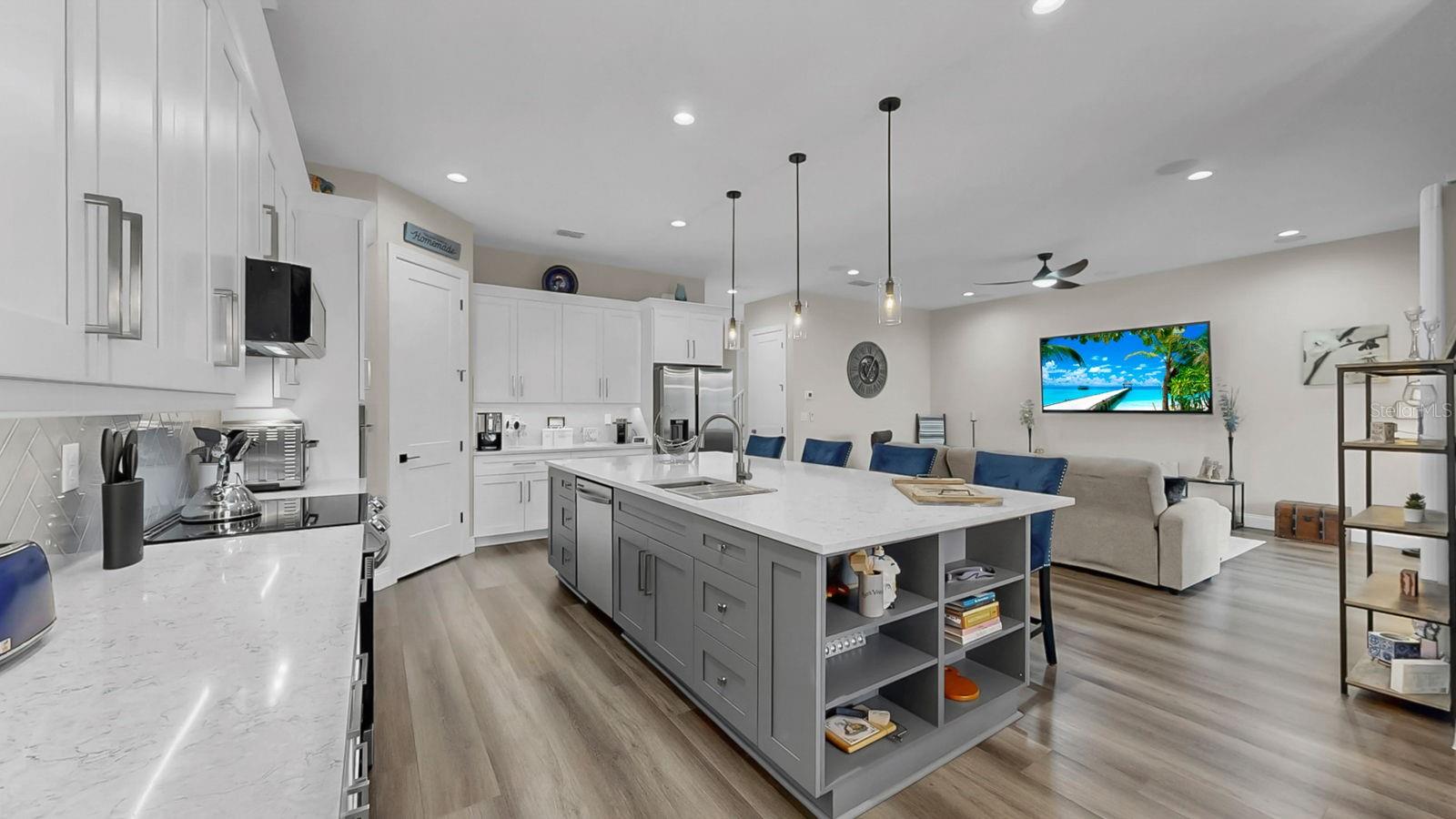 Kitchen - 10ft Island