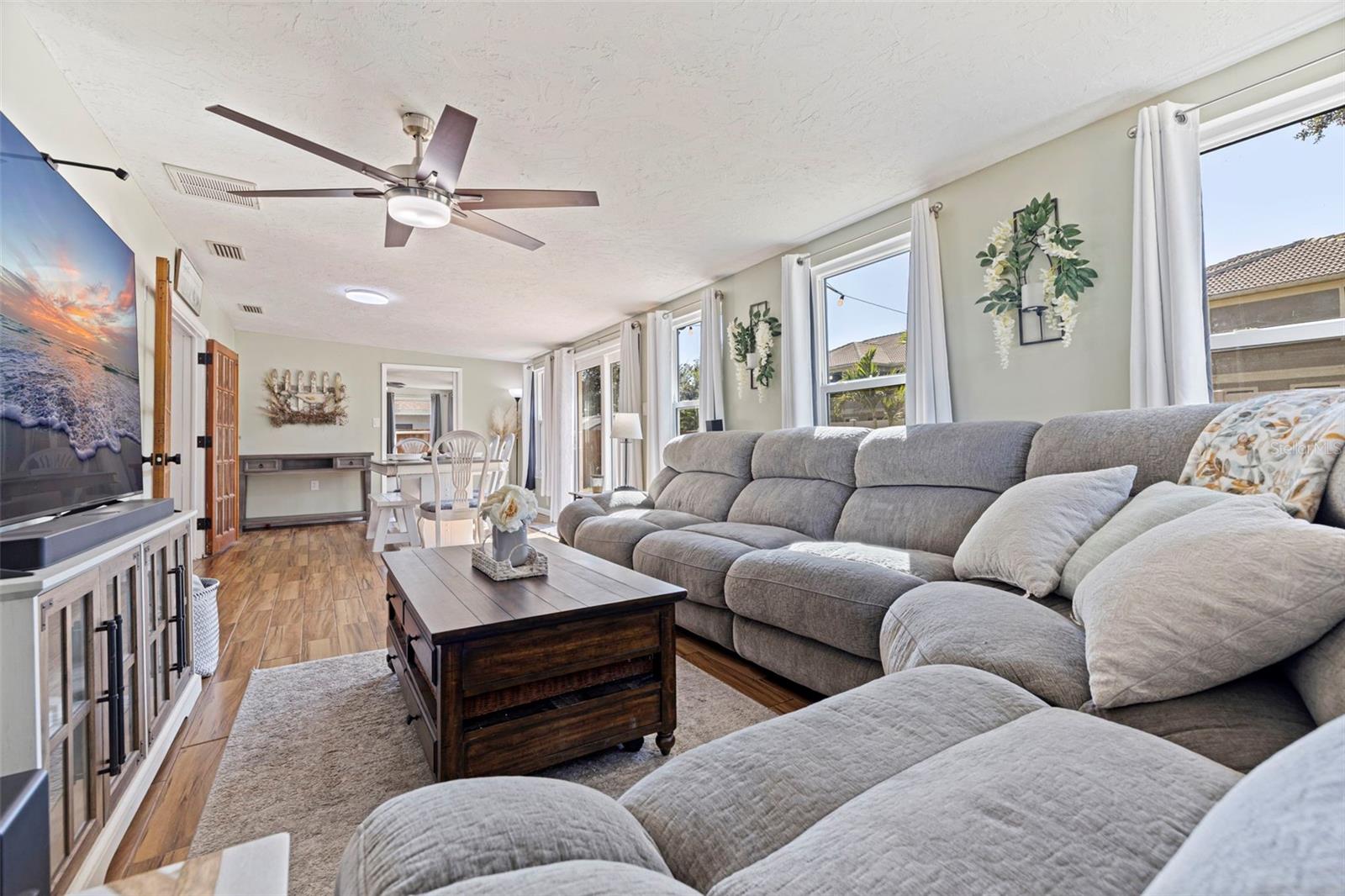 8210 FLAME VINE AVE, SEMINOLE, FL, 33777