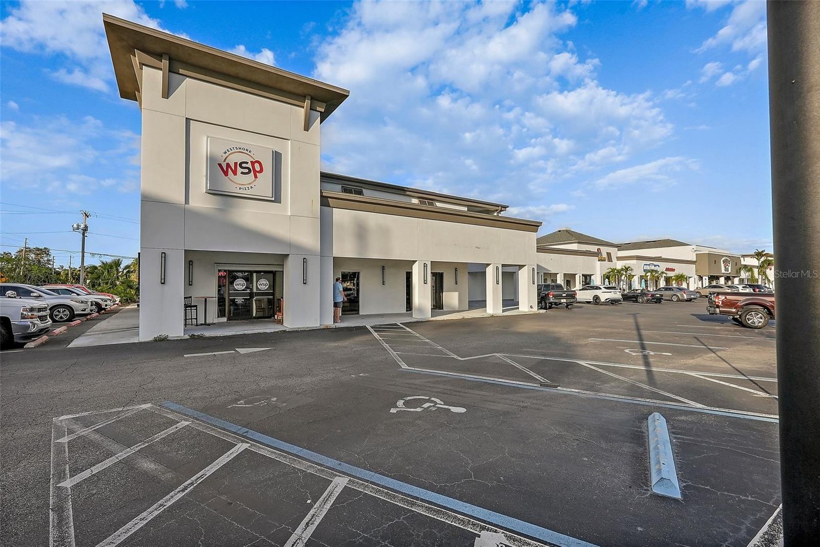 Restaurants & Shopping right next door