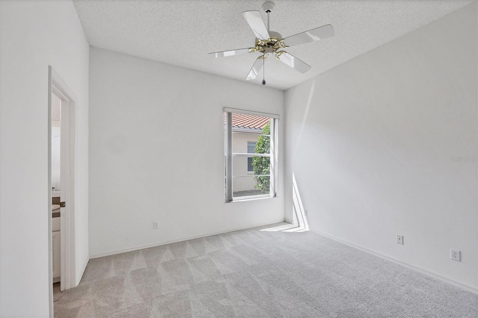 A4665158 Property Photo