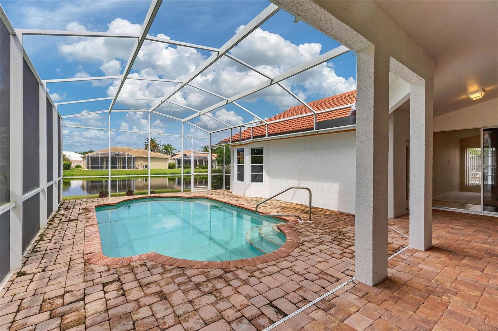 A4665158 Property Photo