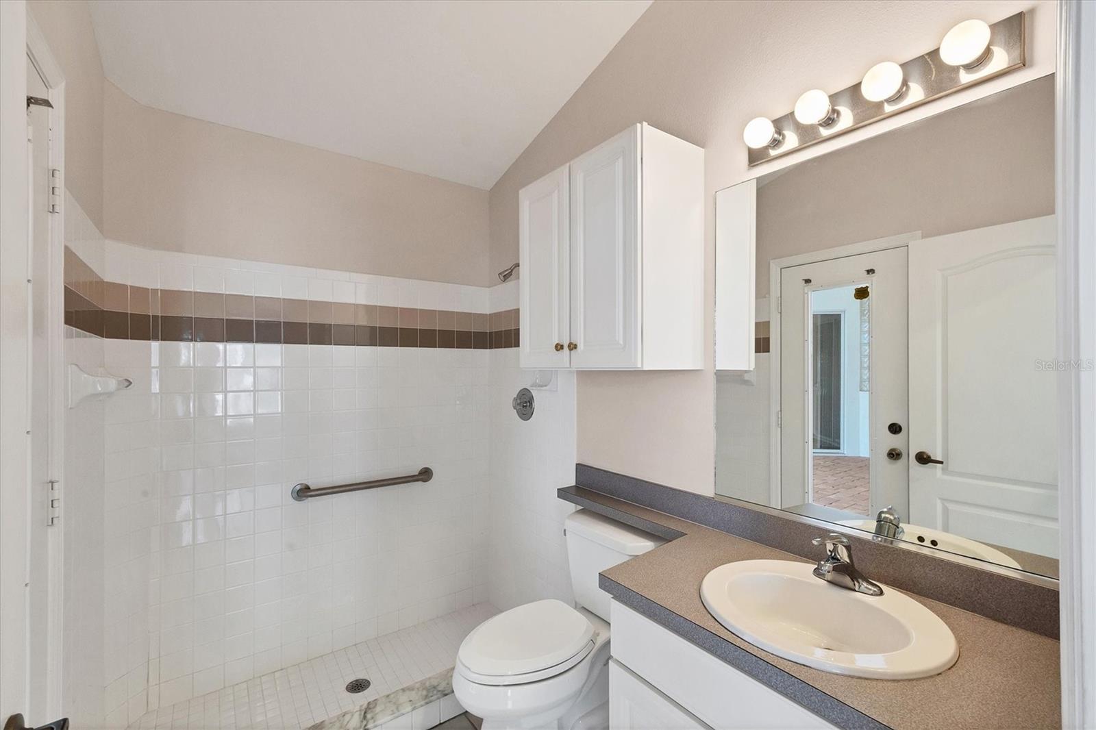 A4665158 Property Photo