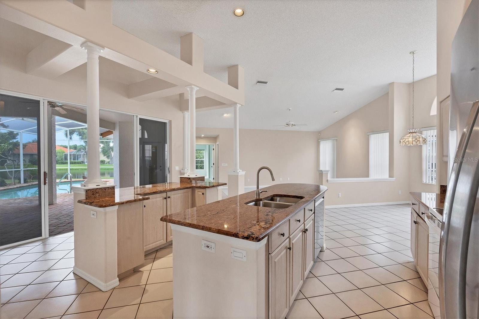A4665158 Property Photo