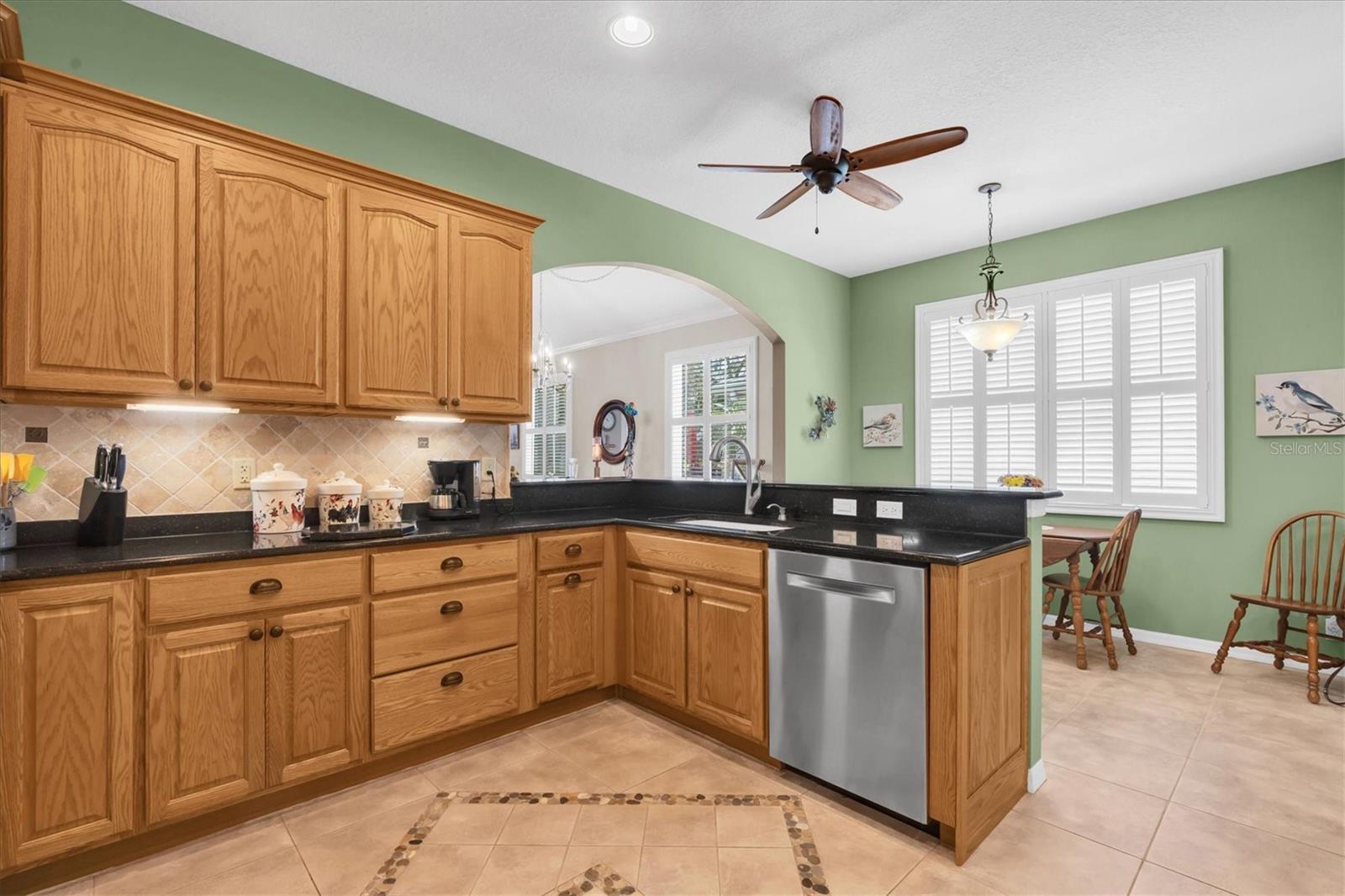 Quartz counter tops - Under the cabinets lighting