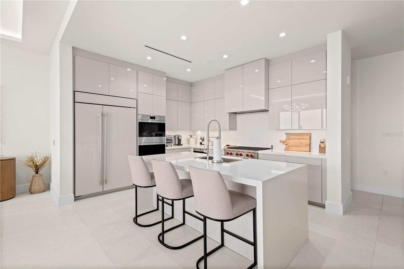 A4665165 Property Photo