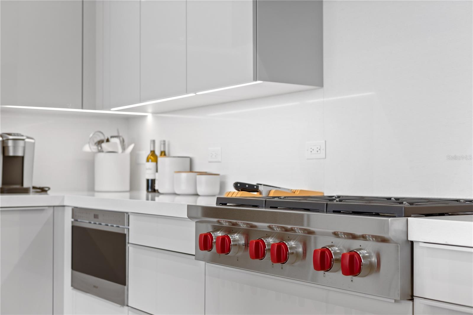 A4665165 Property Photo