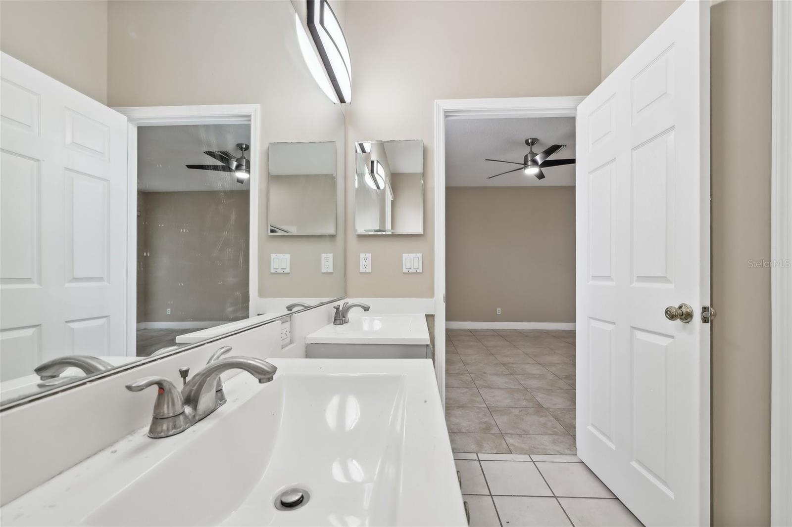 18101 MISTY BLUE LN, TAMPA, FL, 33647