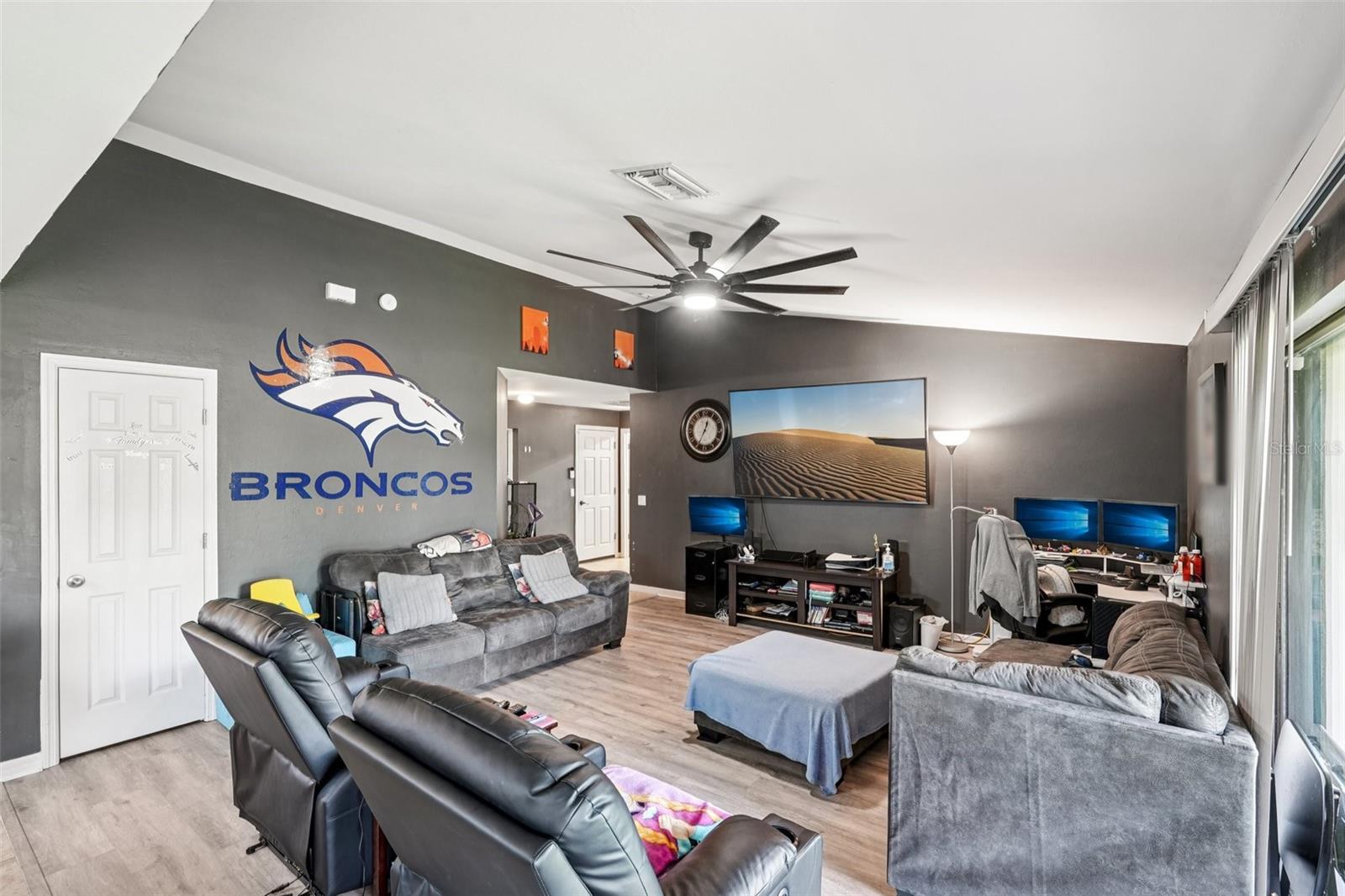 230 NE 9TH AVE AVE, CAPE CORAL, FL, 33909