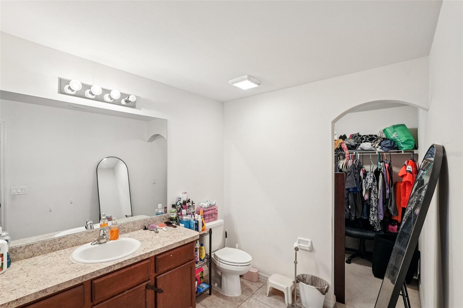 230 NE 9TH AVE AVE, CAPE CORAL, FL, 33909