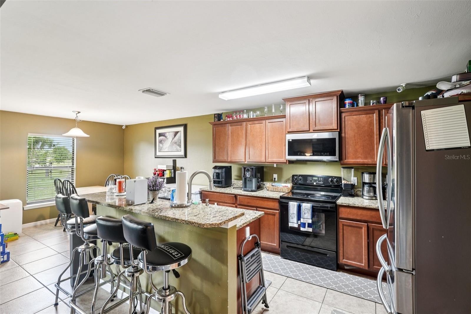 230 NE 9TH AVE AVE, CAPE CORAL, FL, 33909