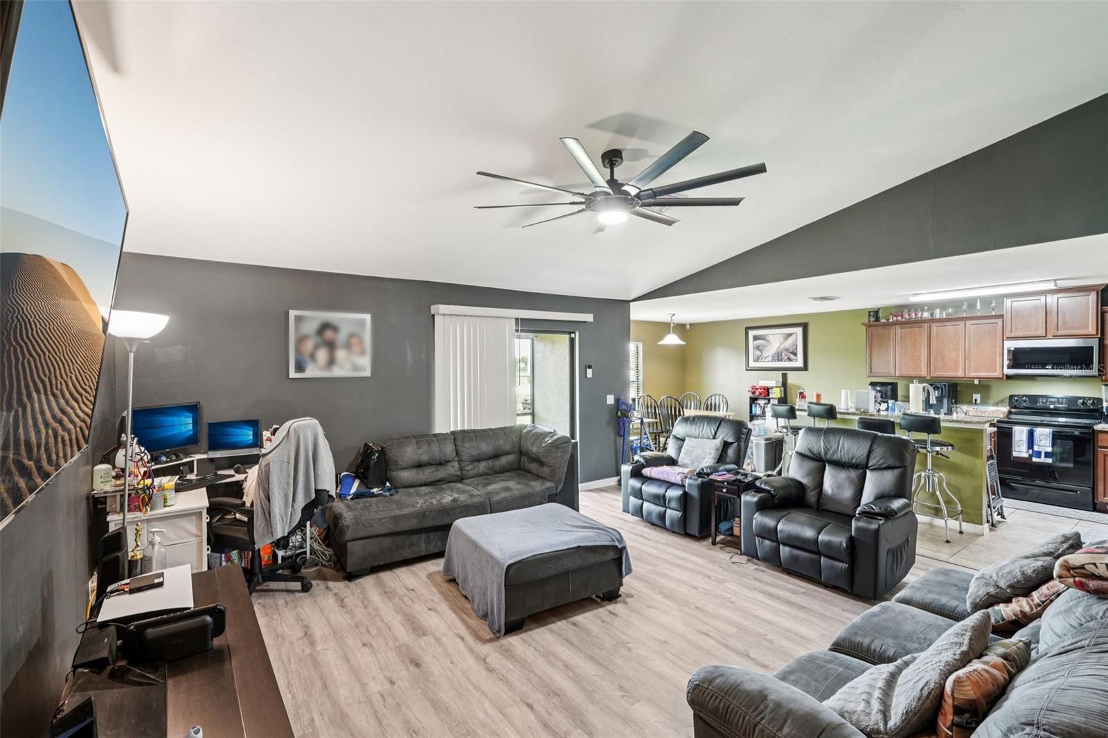 230 NE 9TH AVE AVE, CAPE CORAL, FL, 33909