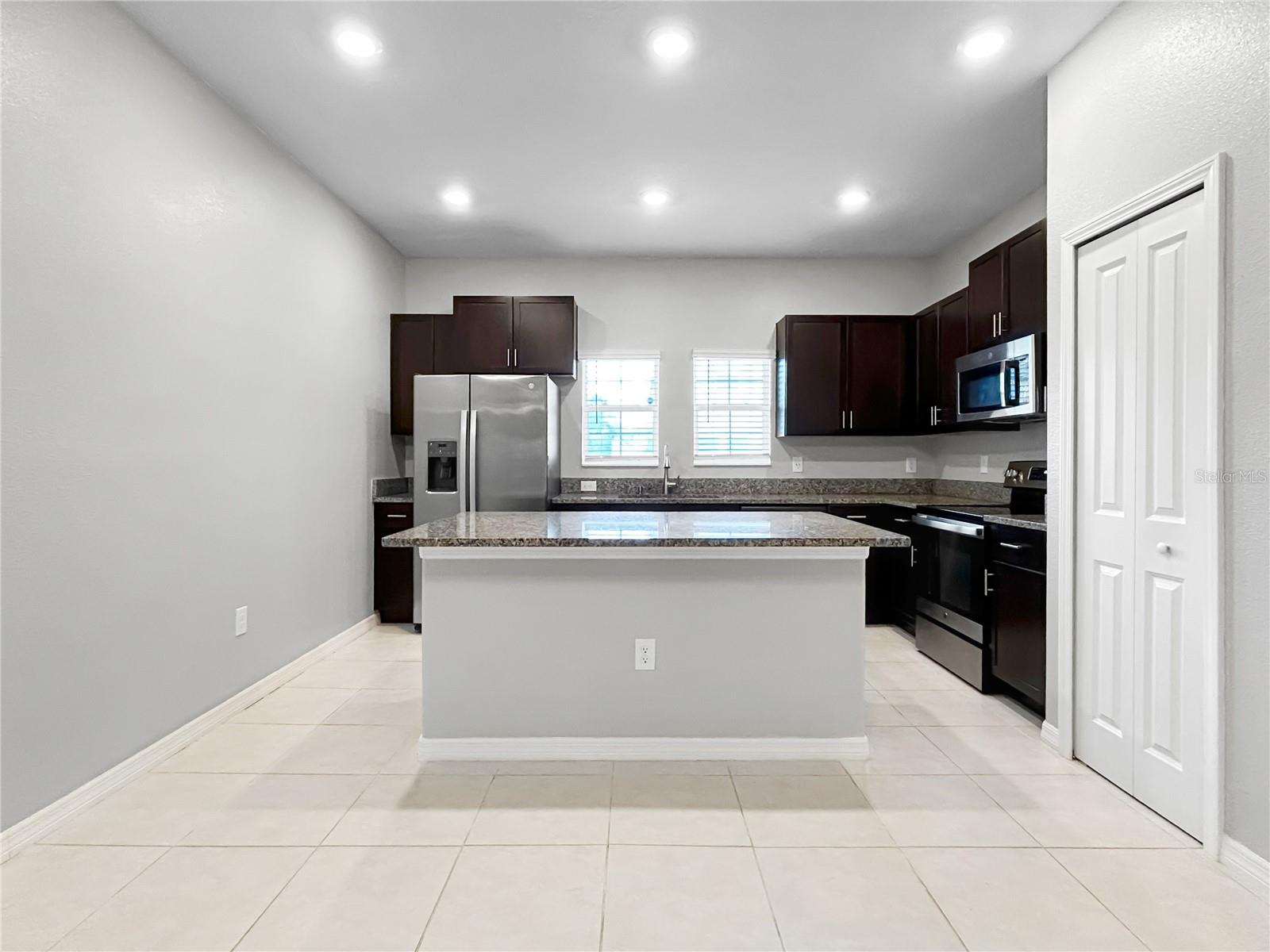 854 TENNYSON MILL CIR, TAMPA, FL, 33619