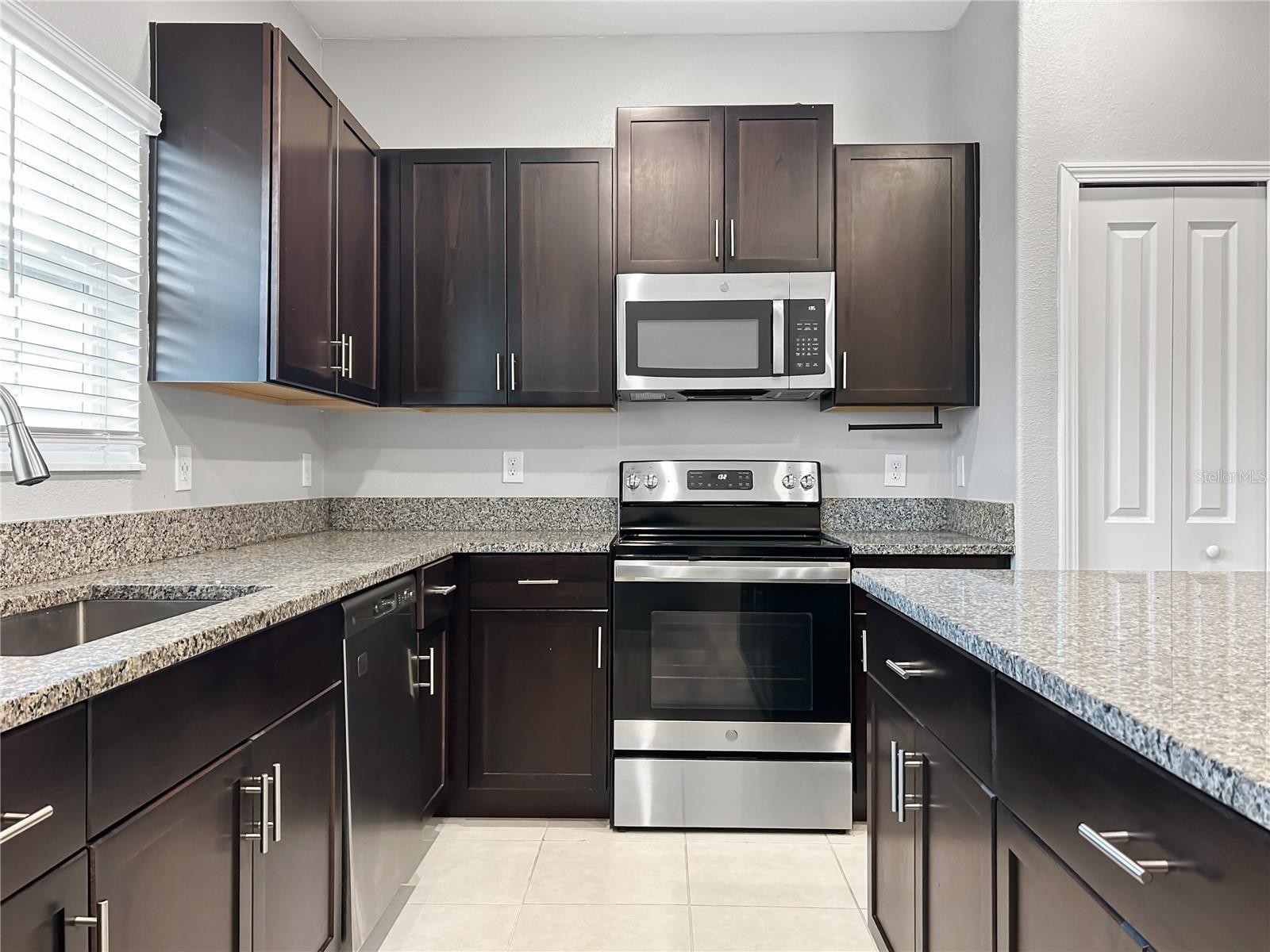 854 TENNYSON MILL CIR, TAMPA, FL, 33619