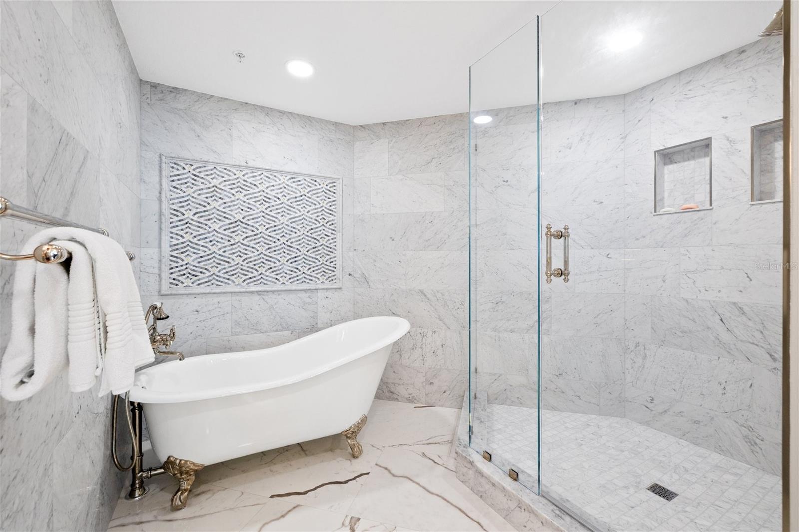 TB8428010 Property Photo