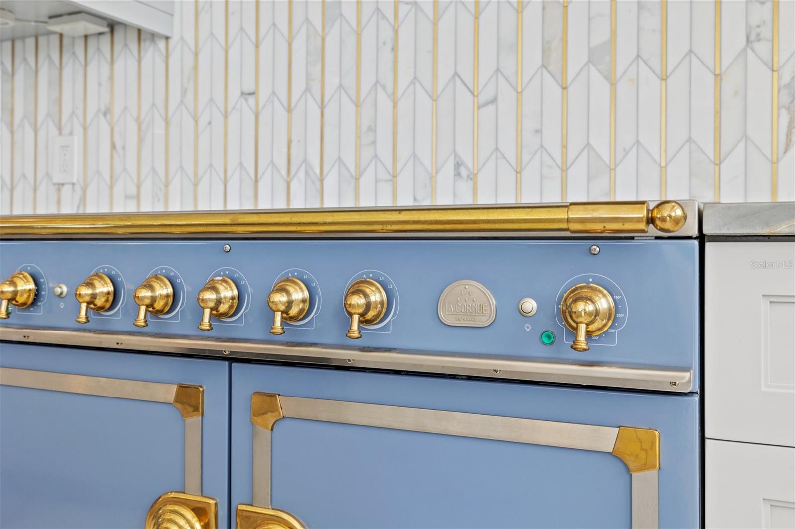 TB8428010 Property Photo