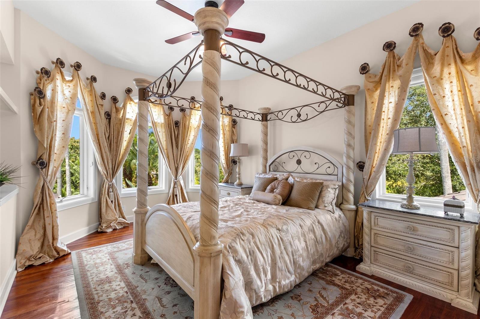 TB8428028 Property Photo