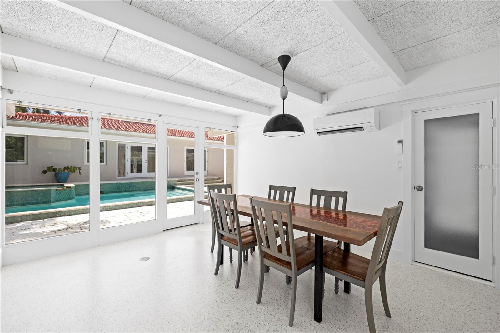 Guest House - Office