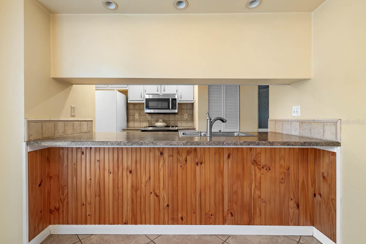 BREAKFAST BAR