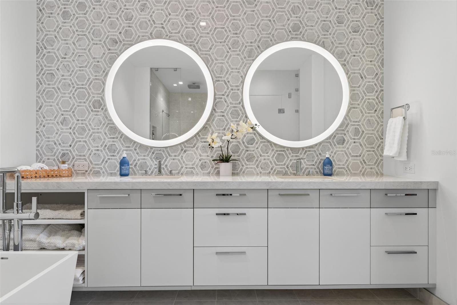 A4665247 Property Photo