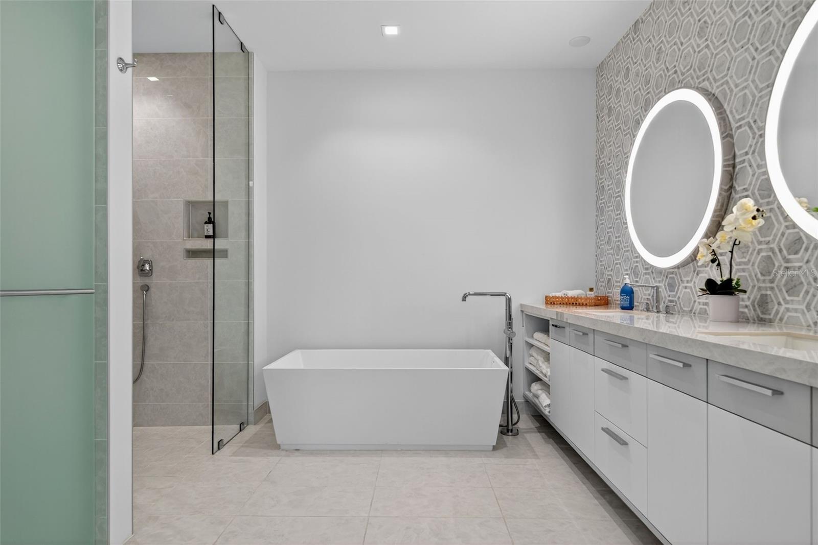 A4665247 Property Photo