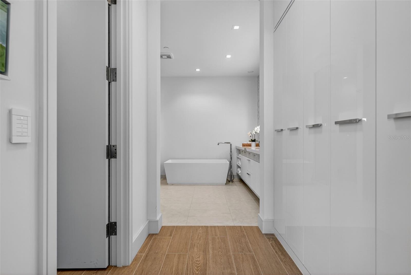 A4665247 Property Photo