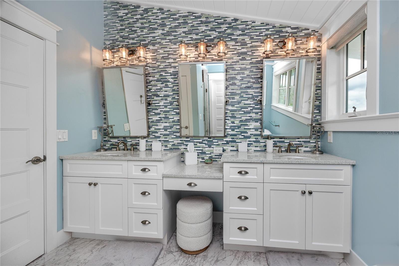 TB8428224 Property Photo