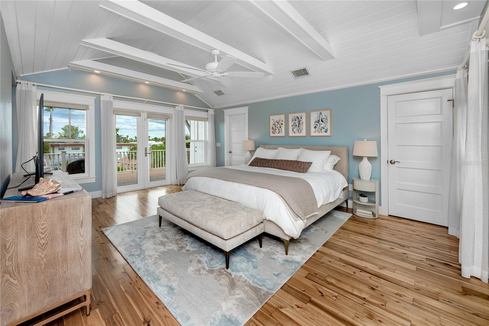 TB8428224 Property Photo