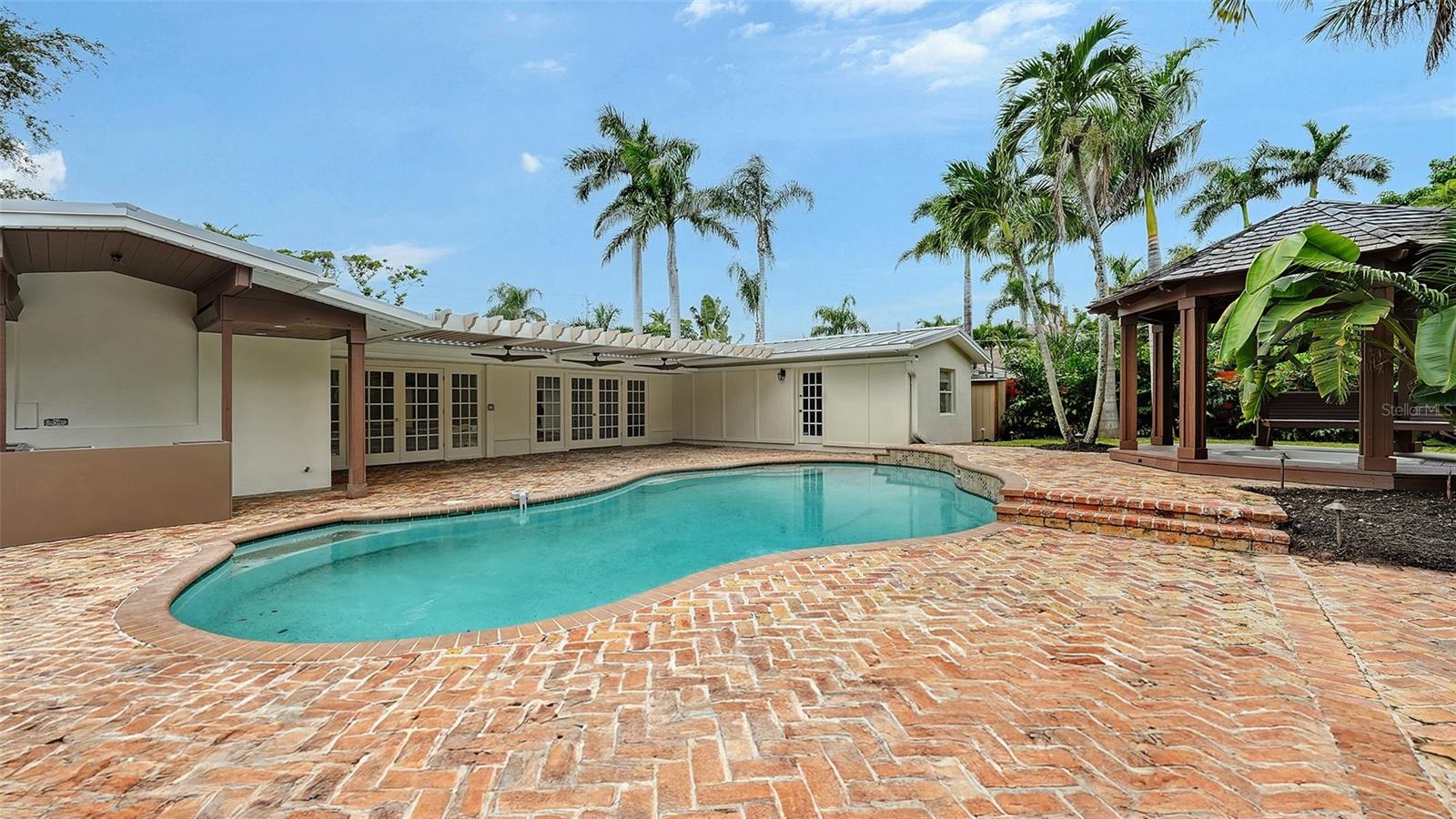 A4665264 Property Photo