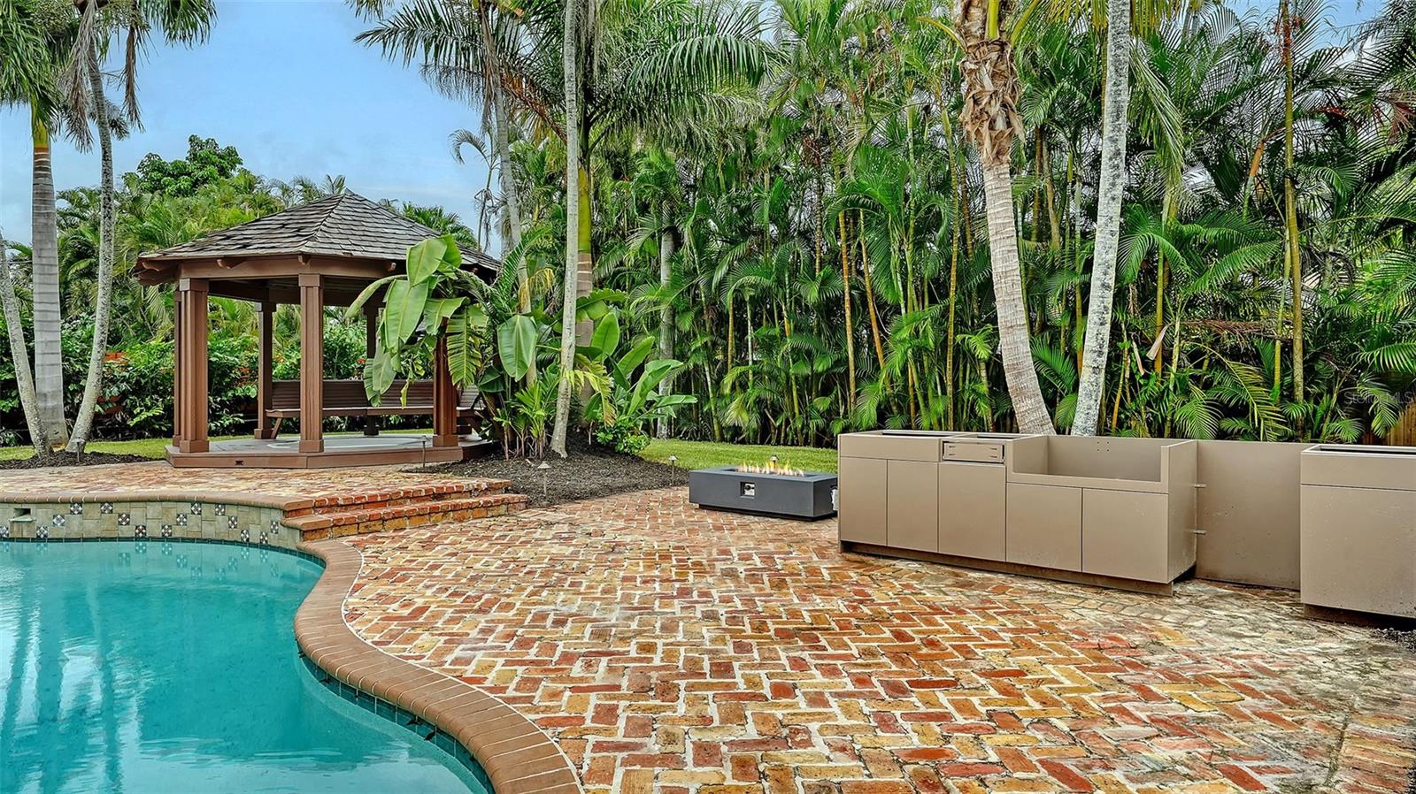 A4665264 Property Photo