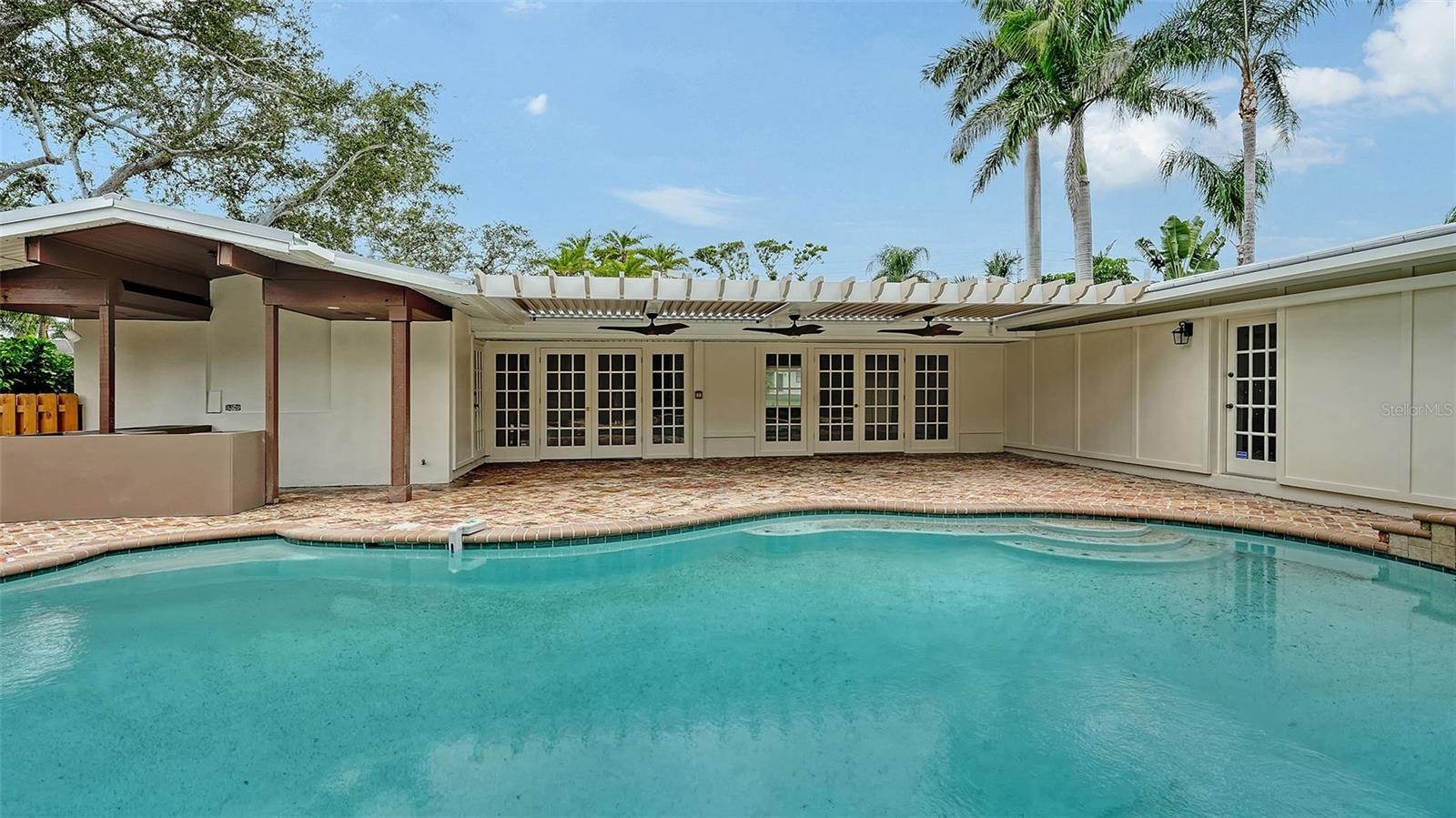 A4665264 Property Photo