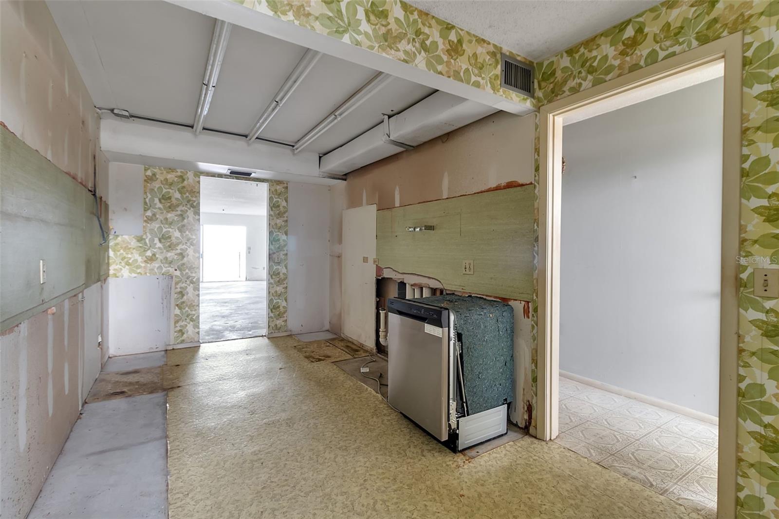 19 WHISPERING SANDS DR #203, SARASOTA, FL, 34242