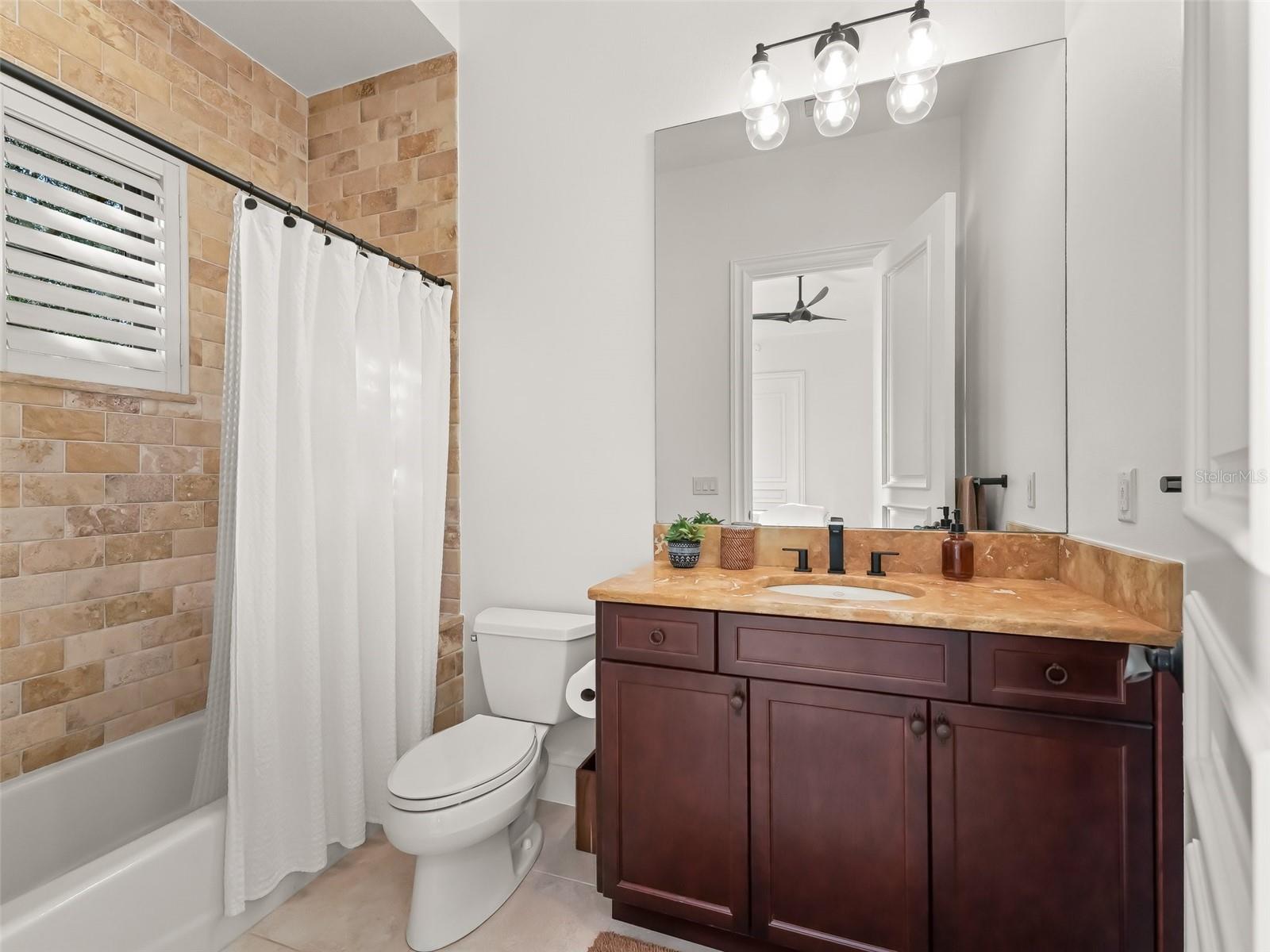 OM709708 Property Photo