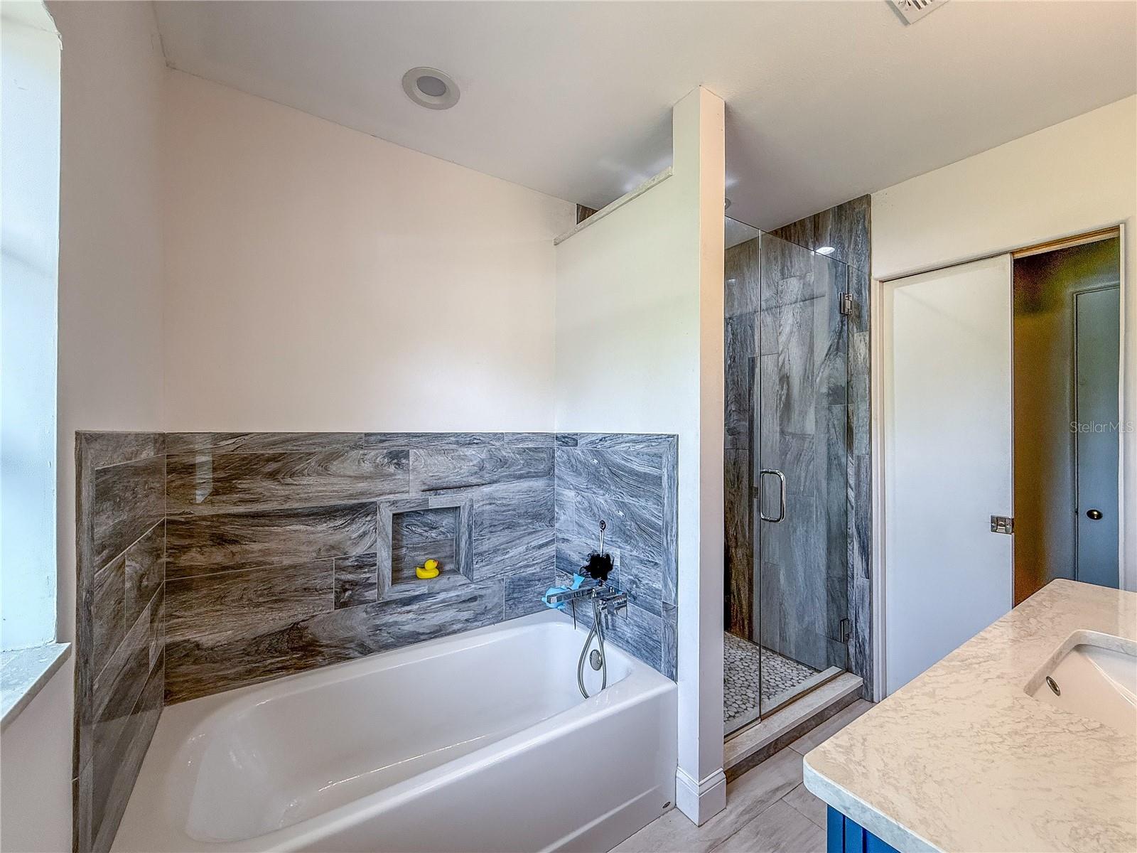 418 EDWARDS DR, SARASOTA, FL, 34243