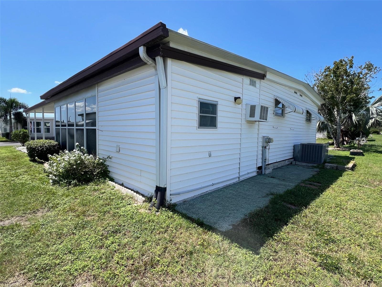 TB8428461 Property Photo