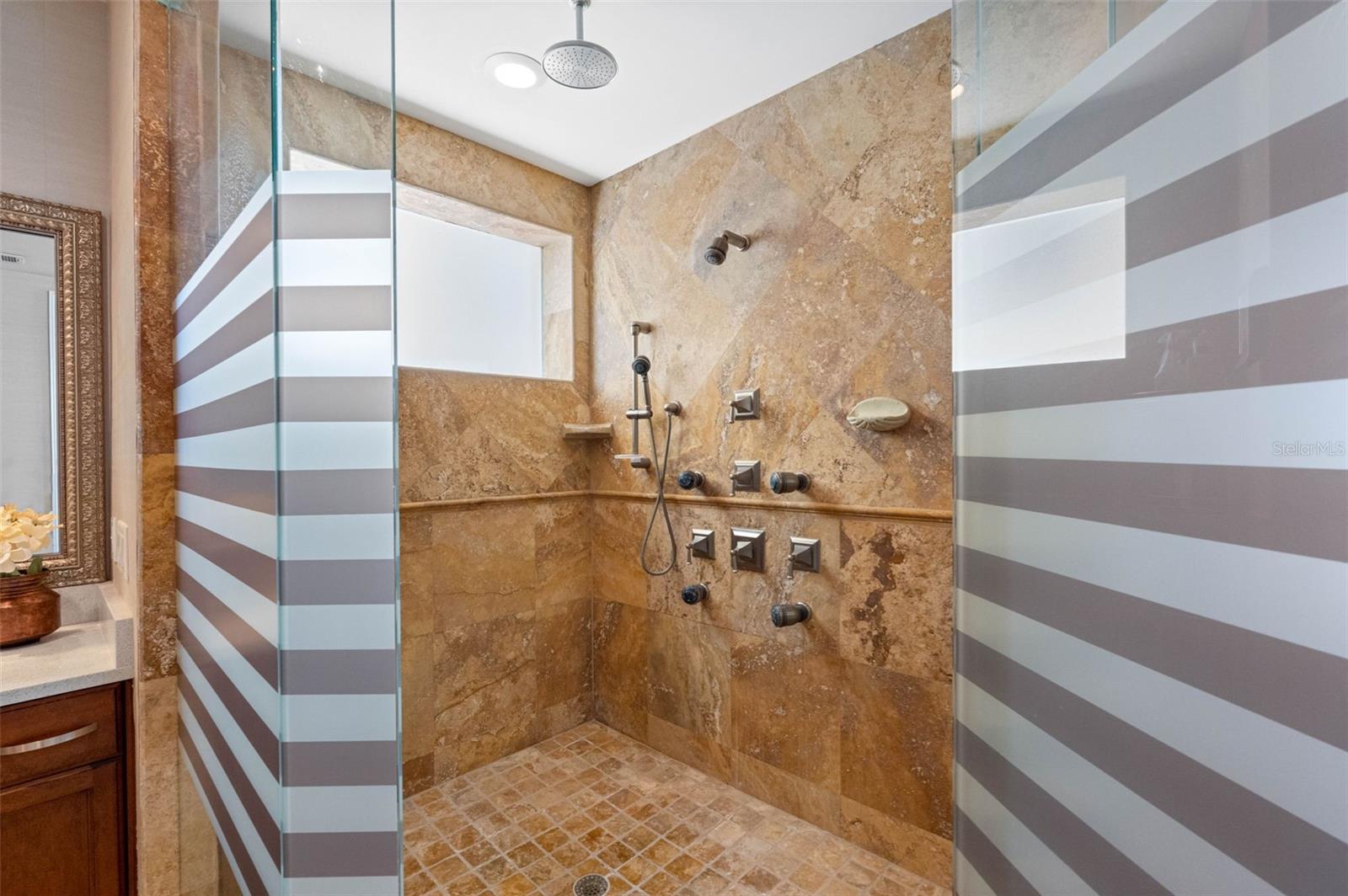 TB8428501 Property Photo