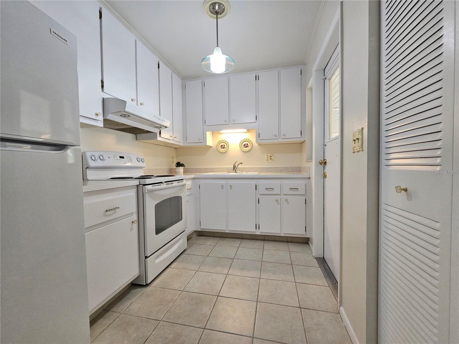 A4665347 Property Photo