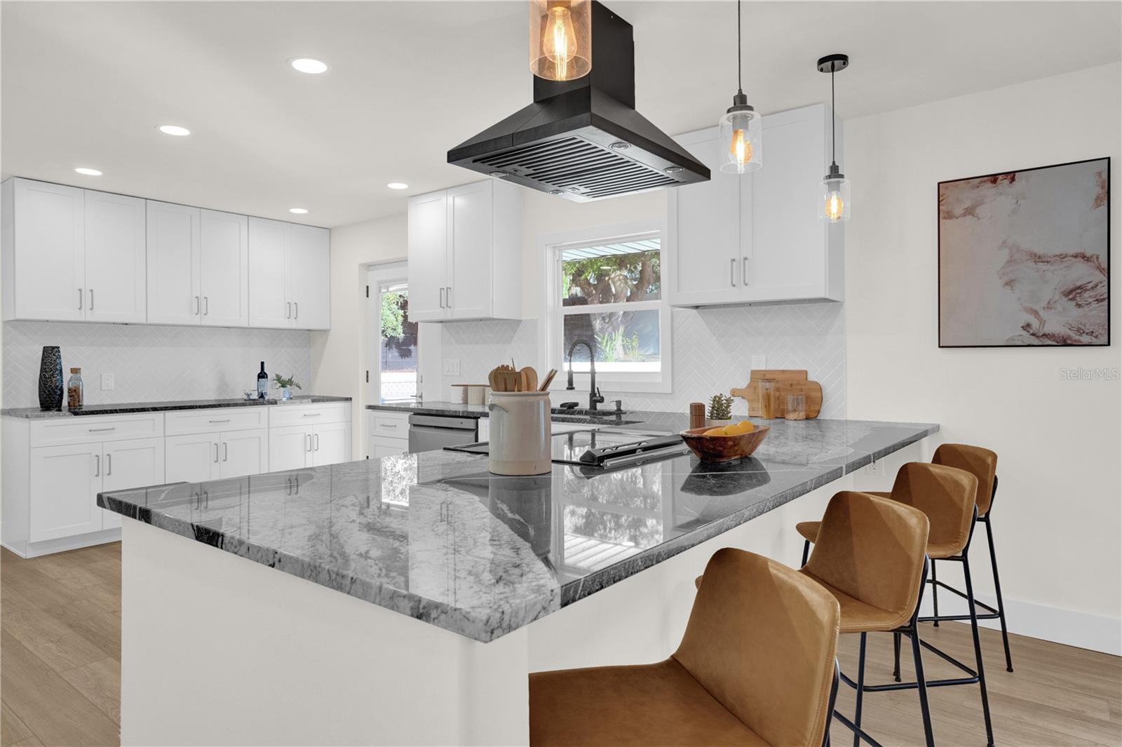 238 E LAKESHORE DR, CLERMONT, FL, 34711