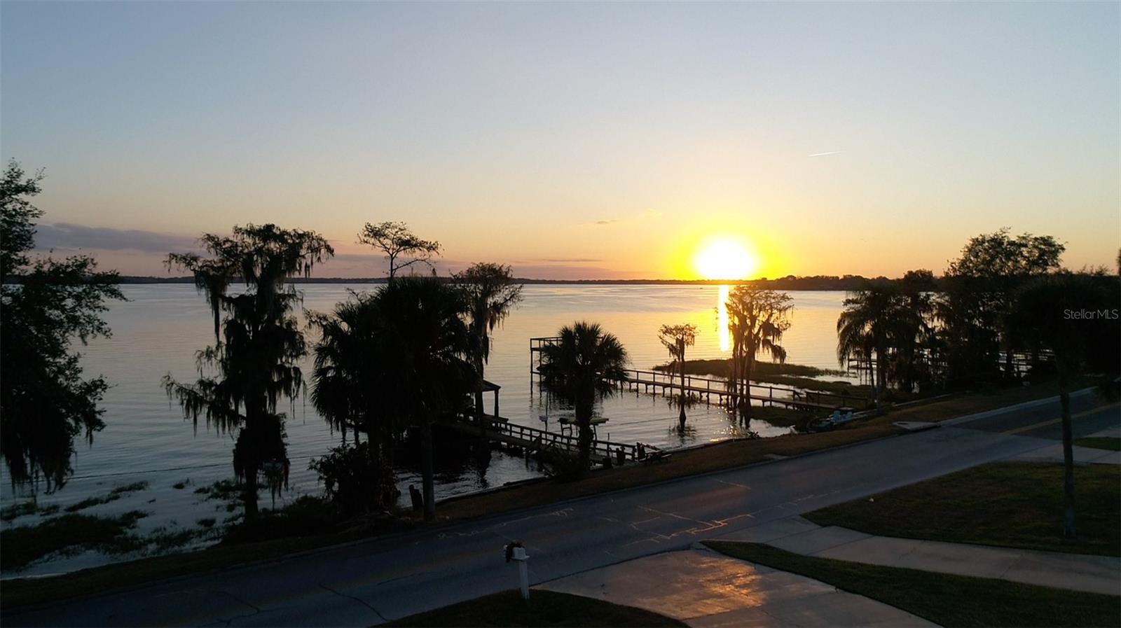 238 E LAKESHORE DR, CLERMONT, FL, 34711