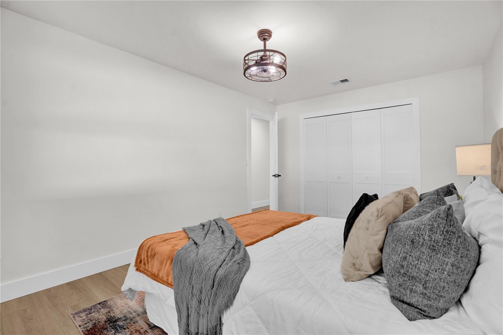 238 E LAKESHORE DR, CLERMONT, FL, 34711